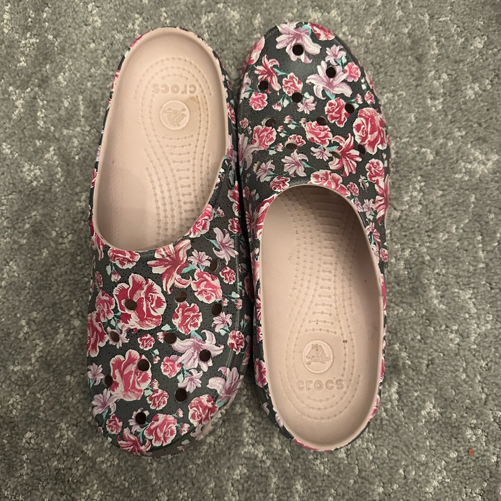 Crocs freesail graphic floral clog